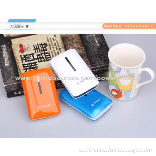 8,400mAh Universal Cellphone Battery Charger with Multifunction
